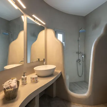 Paros Melodia לוגאראס