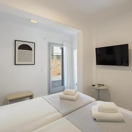 Paros Melodia * לוגאראס